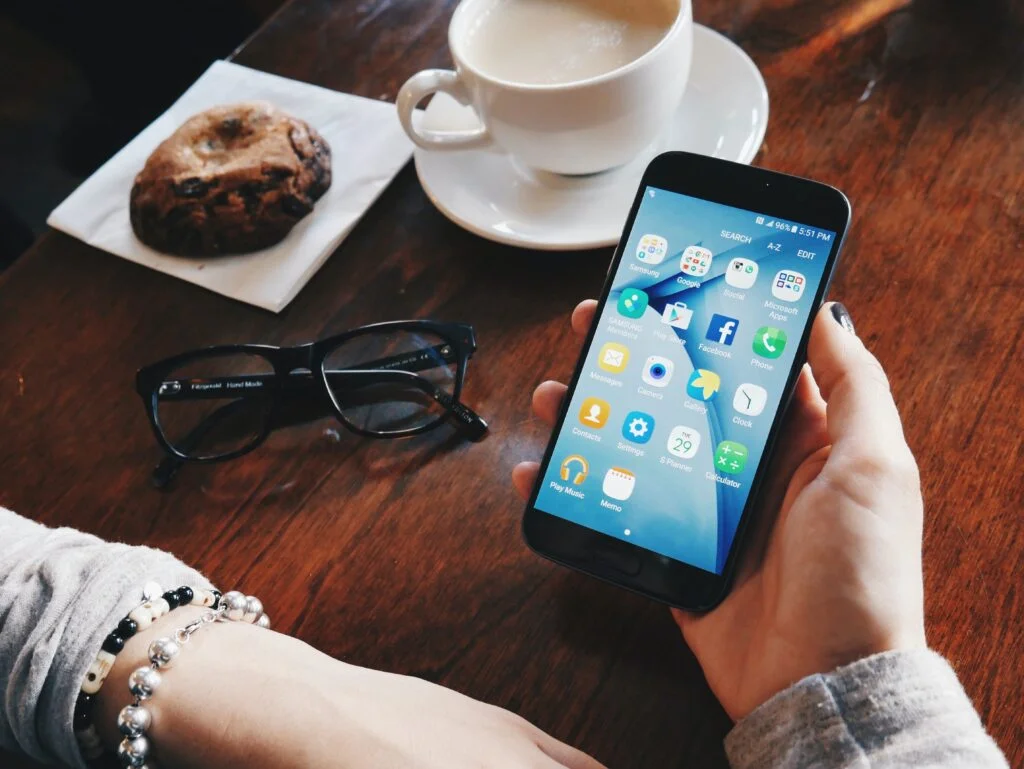 Divine Immutability and Digital Upgrades: How God’s Unchanging Nature is Better than Our Upgrading Devices 3 patrick-tomasso-IDN8NVELy0E-unsplash